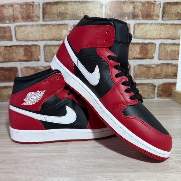 Nike Air Jordan 1 Mid Men's Size 10 Athletic Sneakers Black/Fire Red - Picture 1 of 8